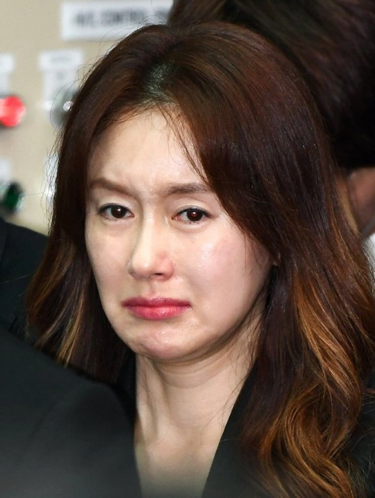 Song Joong Ki hoãn tuần trăng mật đến viếng Kim Joo Hyuk - Ảnh 12.