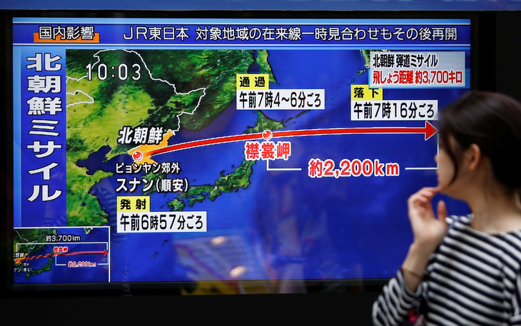 Triều Tiên lại phóng tên lửa bay qua lãnh thổ Nhật - Ảnh 1.
