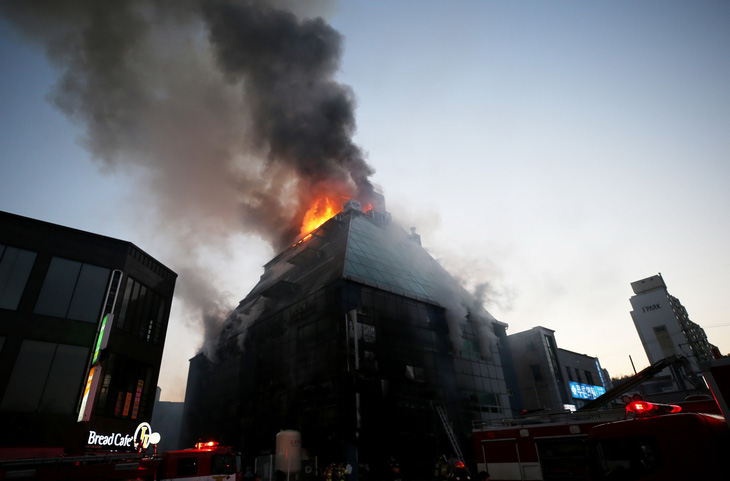 Vụ cháy thảm khốc ở Hàn Quốc do vật liệu phủ - Ảnh 5.