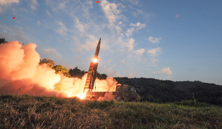 Triều Tiên chuẩn bị tên lửa, chờ phán quyết trừng phạt - Ảnh 1.