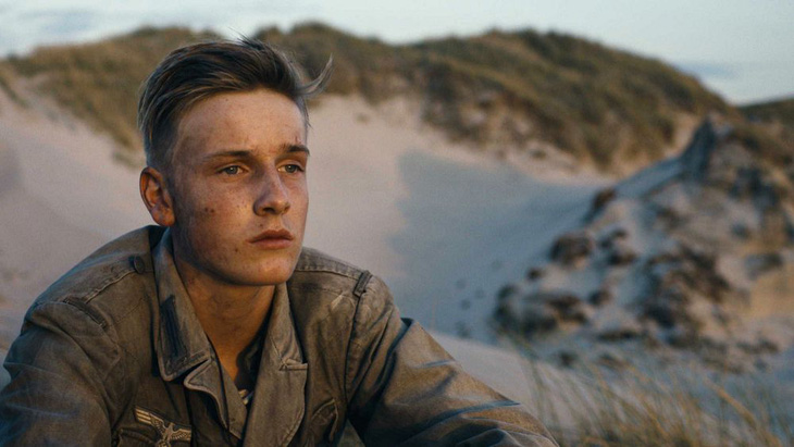 ‘Land of mine’ - một kiểu sống trong sợ hãi từ điện ảnh Đan Mạch, Đức - Ảnh 7.
