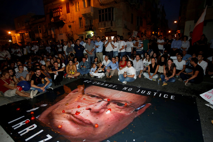 Hàng ngàn người tuần hành tưởng nhớ nhà báo nữ Malta - Ảnh 2.