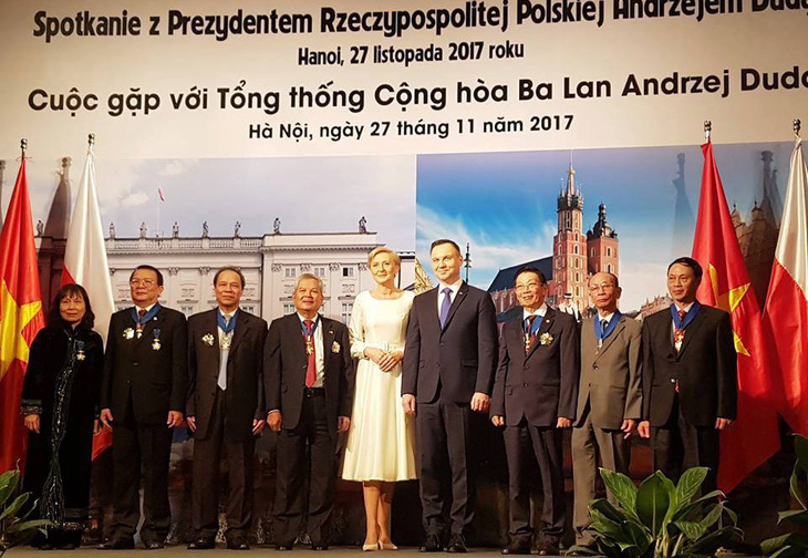 Tổng thống Ba Lan trao Huân chương công trạng cho dịch giả Việt  - Ảnh 1.