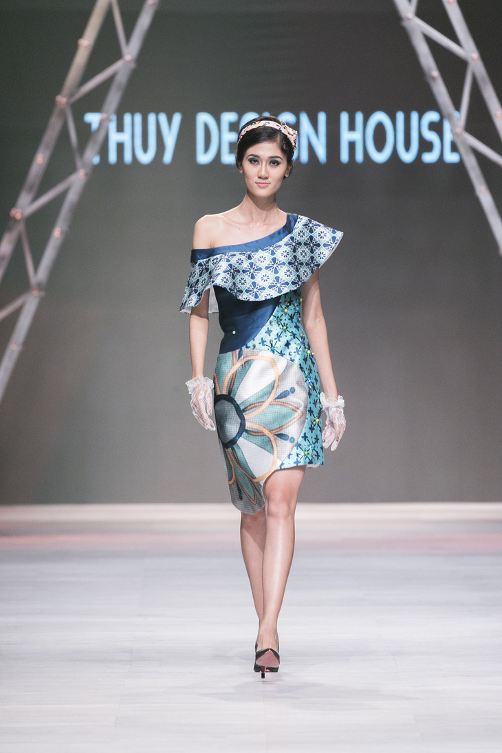 Ngô Thanh Vân đưa thời trang Cô Ba Sài Gòn lên sàn catwalk  - Ảnh 8.