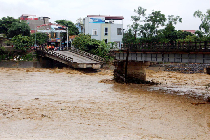 Sập cầu Ngòi Thia là do thiên tai bất thường - Ảnh 2.