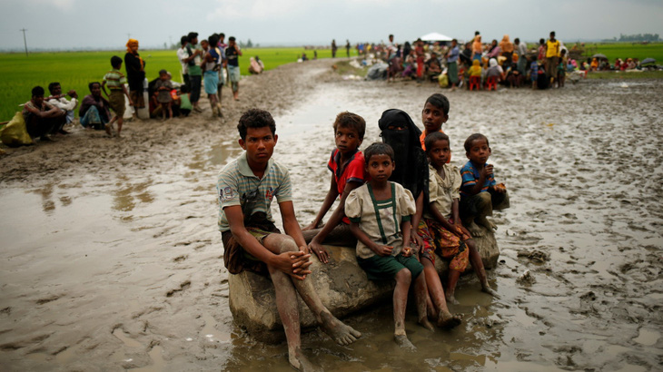 Dòng người Rohingya chạy sang biên giới Bangladesh vẫn tiếp tục kéo dài nhiều km