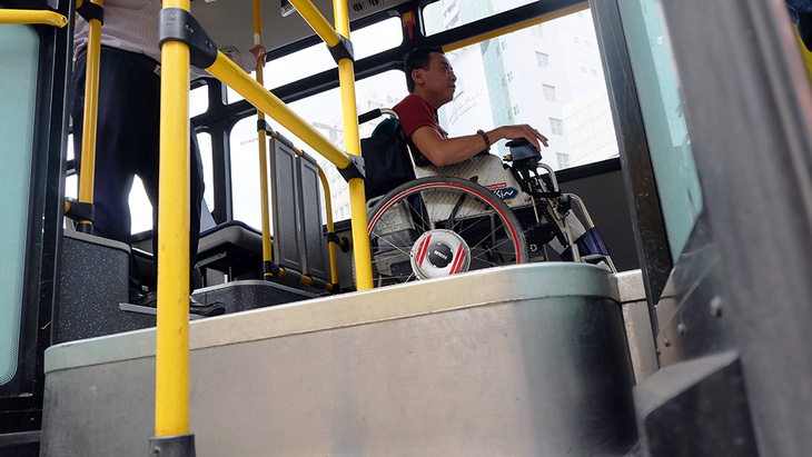 Người khuyết tật được mời trải nghiệm, góp ý cho xe buýt TP.HCM - Ảnh 3.
