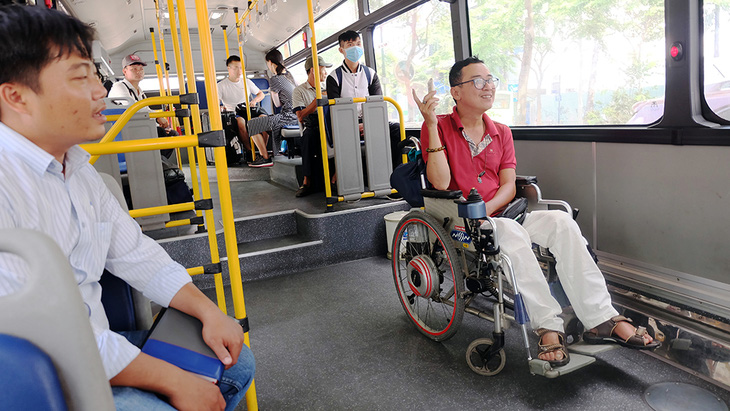 Người khuyết tật được mời trải nghiệm, góp ý cho xe buýt TP.HCM - Ảnh 4.