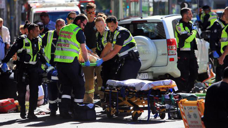 Xe SUV lao vào đám đông ở Melbourne, 19 người bị thương - Ảnh 3.