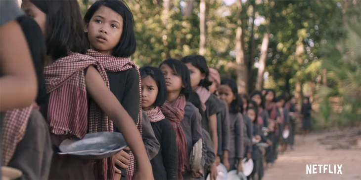 Góc nhìn đậm nữ tính về chế độ Pol Pot qua phim của Angelina Jolie - Ảnh 2.