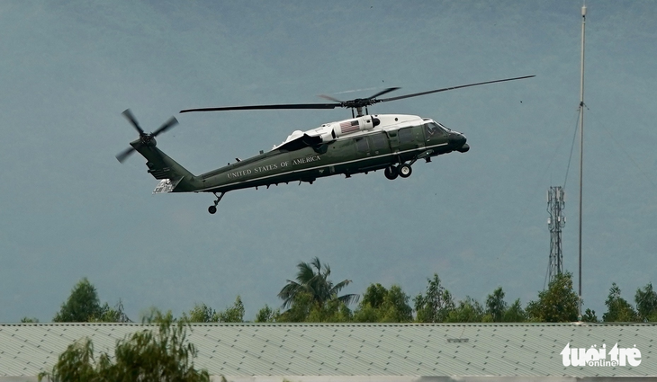 Cận cảnh trực thăng Marine One thử sức ở Đà Nẵng - Ảnh 6.