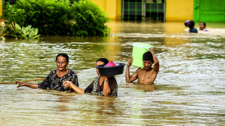 Philippines vẫn tìm kiếm người mất tích sau bão Tembin - Ảnh 5.