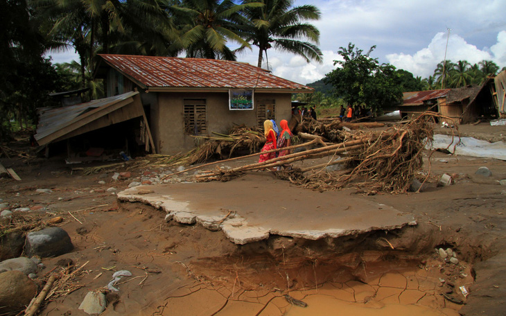 Philippines vẫn tìm kiếm người mất tích sau bão Tembin - Ảnh 2.
