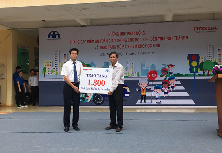 Hưởng ứng tháng cao điểm an toàn giao thông tại tỉnh Đắk Nông - Ảnh 1.