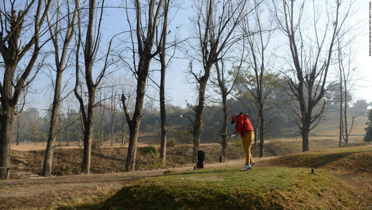 Chơi golf bằng cành cây, cô gái 18 tuổi thay đổi lịch sử - Ảnh 3.