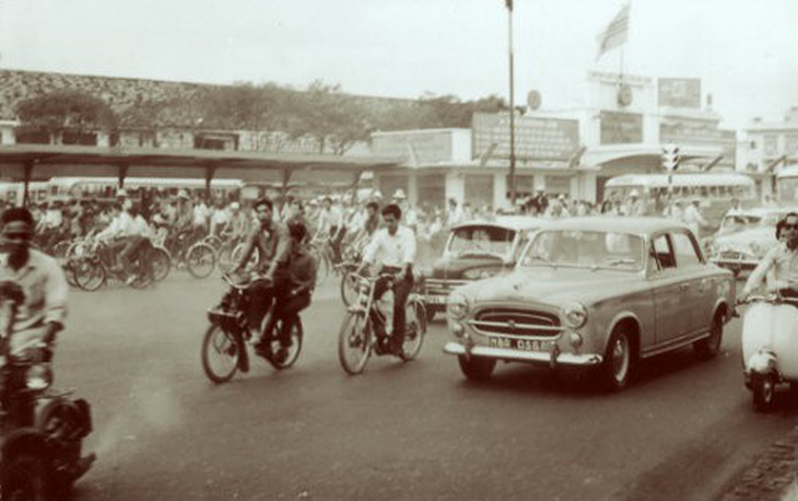 Sài Gòn xưa: Solex với áo dài - Ảnh 3.