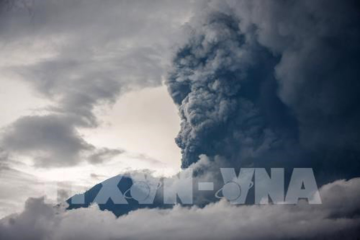 Sân bay tại Bali tiếp tục đóng cửa do  nguy cơ núi lửa phun trào - Ảnh 1.