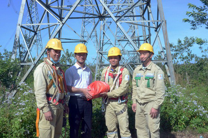 Xử lý các tồn tại trên đường dây 500 kV Pleiku - Đắk Nông - Ảnh 2.