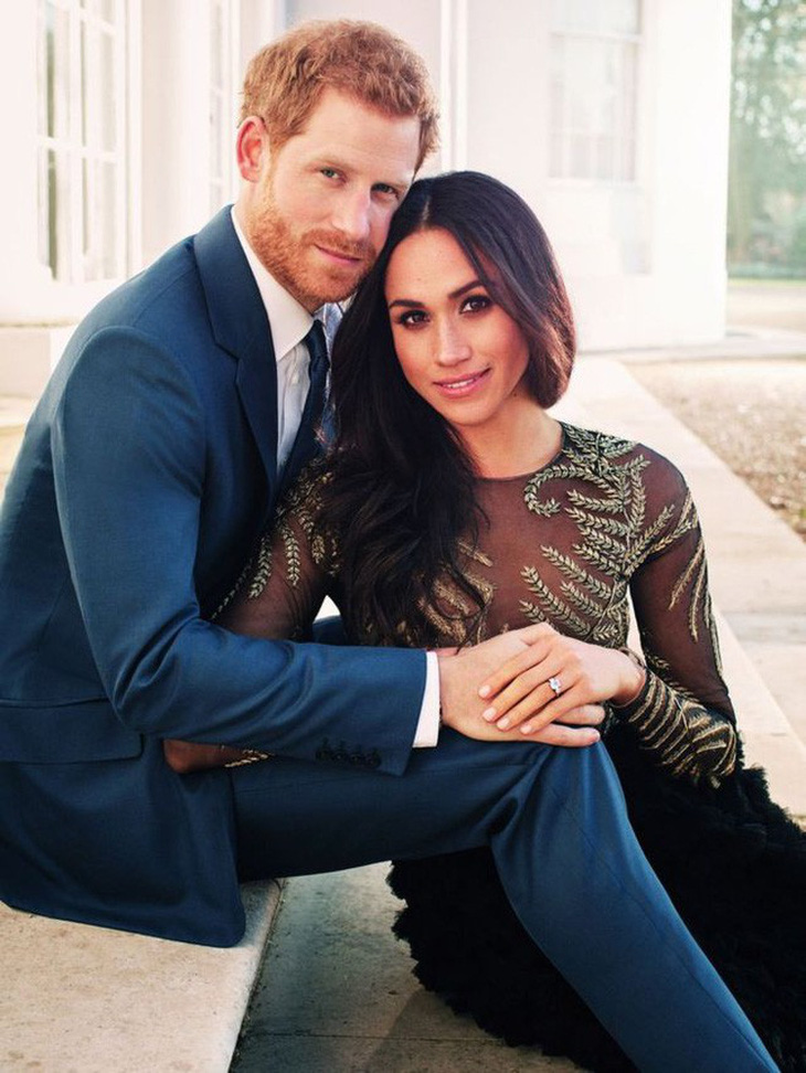 Hoàng tử Harry và ‘Lọ Lem’ Meghan Markle hạnh phúc trong bộ ảnh đính hôn - Ảnh 2.