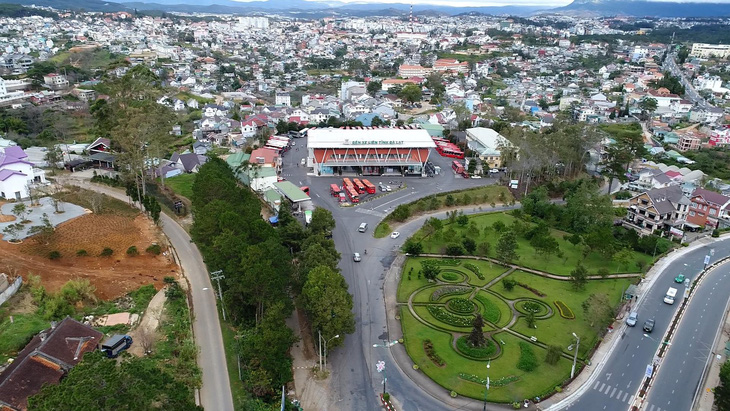 Thưởng lãm quần thể hoa Mua trên đồi Robin - Đà Lạt - Ảnh 2.