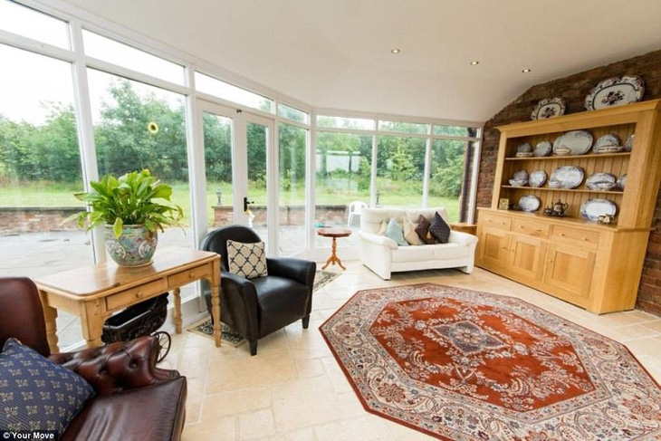 Ghé thăm ngôi nhà được cải tạo từ cối xay gió cổ ở Anh - Ảnh 10.