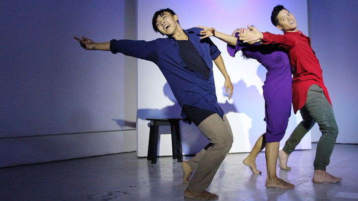 John Huy Trần và các học trò lần đầu cùng múa 'Between Us'