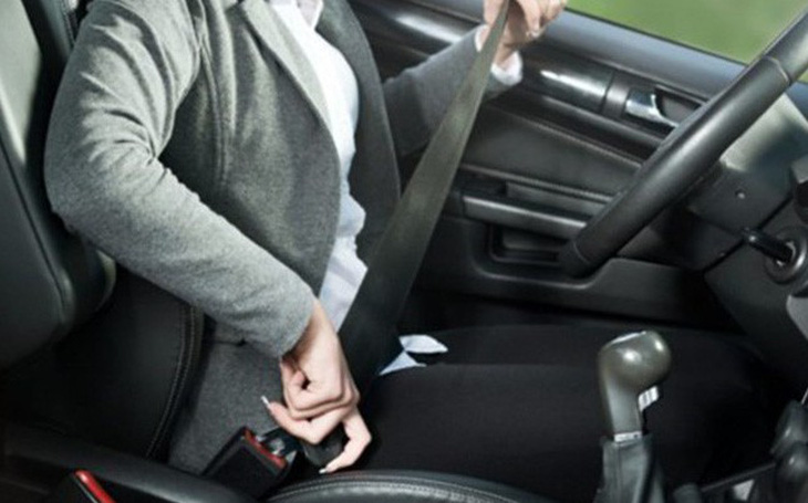 Phạt người ngồi ghế sau xe ô tô không thắt dây an toàn