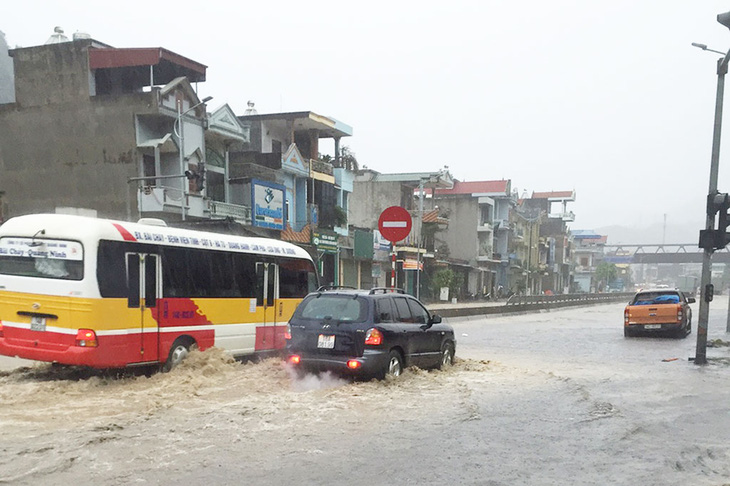 Quảng Ninh: Mưa lớn, nhiều điểm ngập sâu - Ảnh 2.