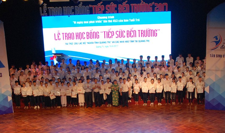 204 suất học bổng nghĩa tình cho tân sinh viên nghèo Quảng Trị - Ảnh 1.