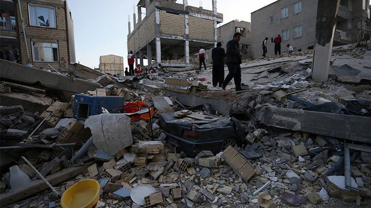 Thị trấn Iran tan hoang sau động đất, hơn 200 người chết - Ảnh 6.