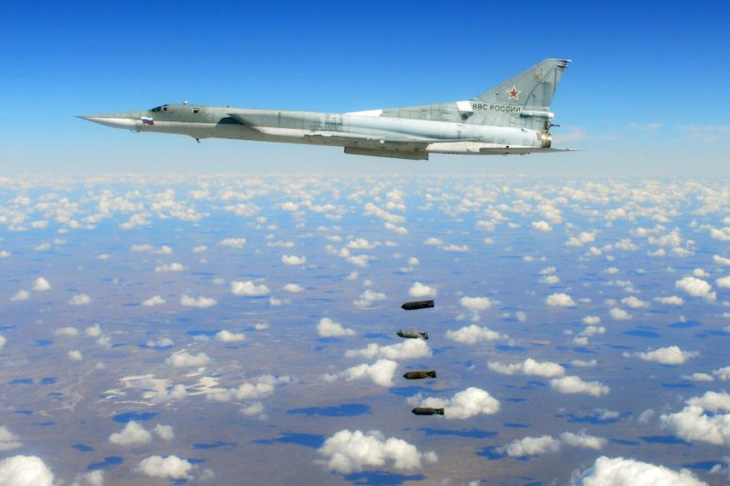Máy bay cất cánh từ Nga đi dội bom IS ở Syria - Ảnh 2.