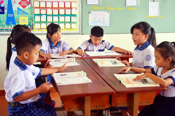 Choáng với sách giáo khoa tiếng Anh thí điểm - Ảnh 1.