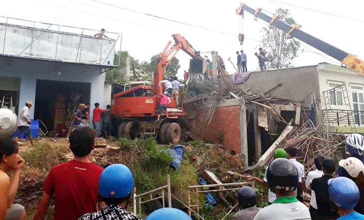 Nhà đang xây ở Phú Quốc đổ sập, 5 người phải cấp cứu - Ảnh 1.