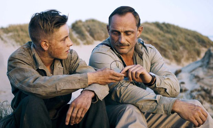 ‘Land of mine’ - một kiểu sống trong sợ hãi từ điện ảnh Đan Mạch, Đức - Ảnh 6.