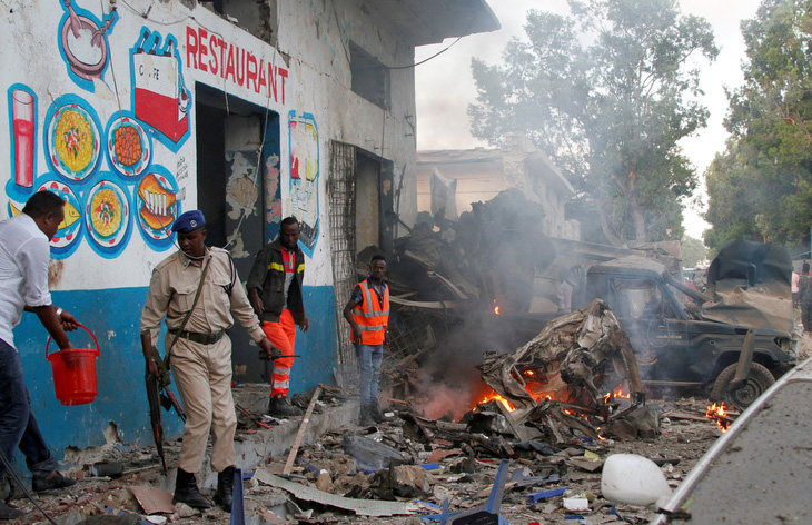 Bị khủng bố tấn công liên tục, thủ đô Somalia tan hoang - Ảnh 1.