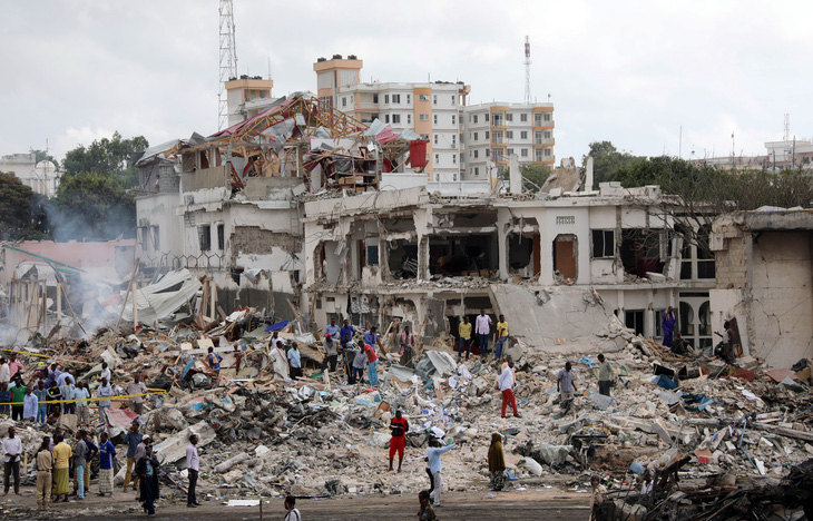 Bị khủng bố tấn công liên tục, thủ đô Somalia tan hoang - Ảnh 5.
