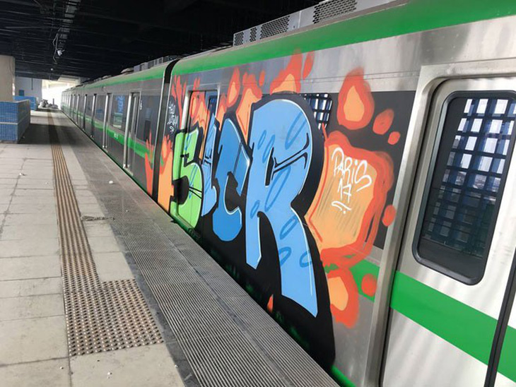 Tàu đường sắt Cát Linh - Hà Đông bị đột nhập vẽ Graffiti - Ảnh 2.