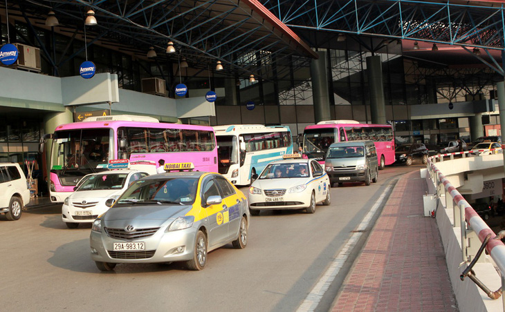 Sân bay Nội Bài phải sửa quy định riêng về niên hạn taxi - Ảnh 1.