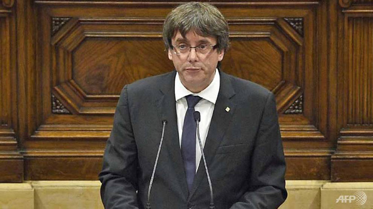 Lãnh đạo Catalonia ký tuyên bố độc lập rồi để đó - Ảnh 1.