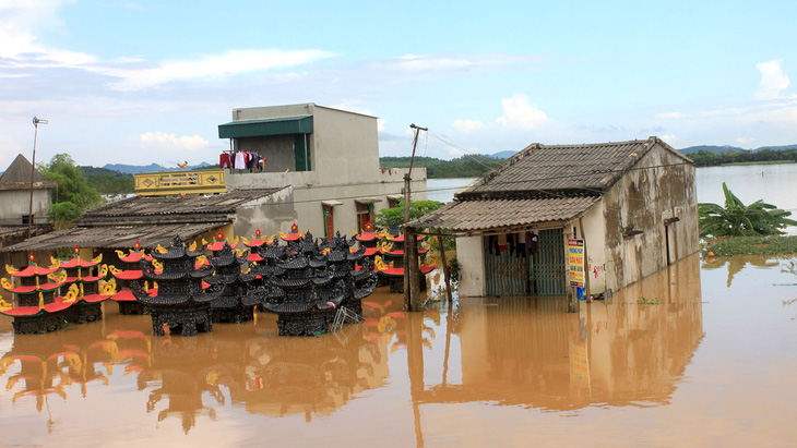 Thanh Hóa: hàng nghìn nhà dân ngập nước, huyện cứu trợ khẩn cấp - Ảnh 3.