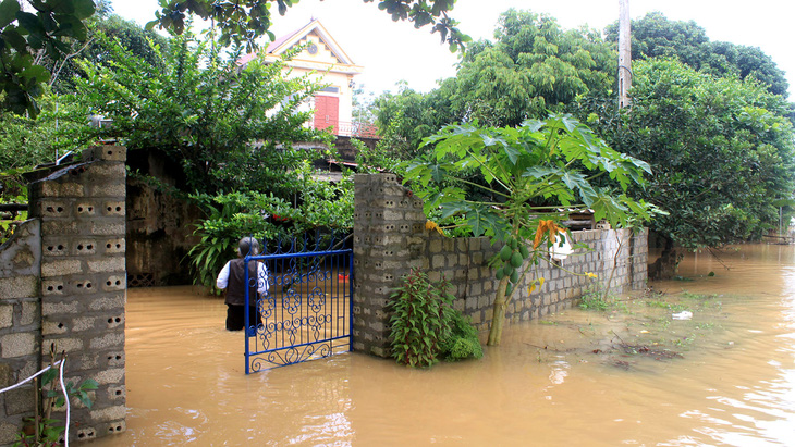 Thanh Hóa: hàng nghìn nhà dân ngập nước, huyện cứu trợ khẩn cấp - Ảnh 7.