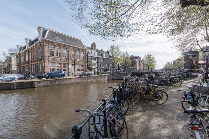 Thiết kế siêu thoáng khiến căn hộ Amsterdam rộng hơn hẳn - Ảnh 1.