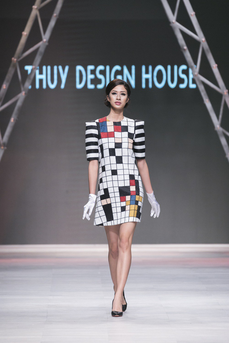 Ngô Thanh Vân đưa thời trang Cô Ba Sài Gòn lên sàn catwalk  - Ảnh 11.