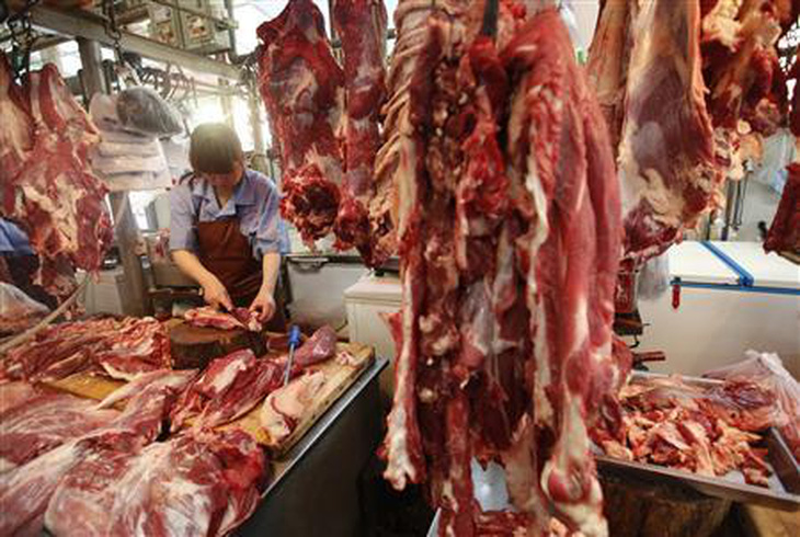 Bán thịt bò lậu bị phạt gần 10 triệu đô - Ảnh 1.