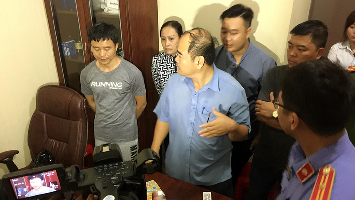 Truy bắt 2 người Trung Quốc liên quan ổ cờ bạc đội lốt game bắn cá - Ảnh 1.
