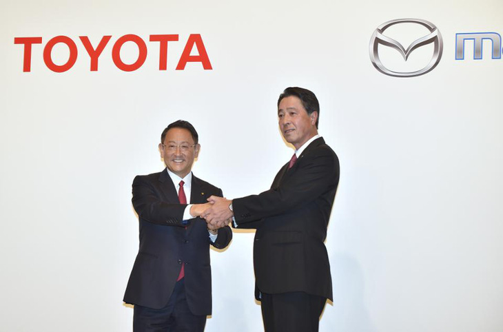 Toyota và Mazda bắt tay nhau làm xe hơi điện - Ảnh 1.