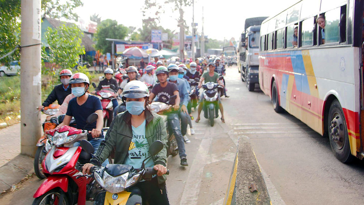 Trạm phí tuyến tránh Biên Hòa xả trạm do đoàn xe trả tiền lẻ - Ảnh 5.
