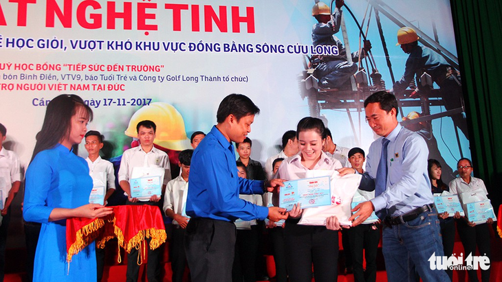 Tiếp sức cho 111 sinh viên trường nghề miền Tây - Ảnh 10.