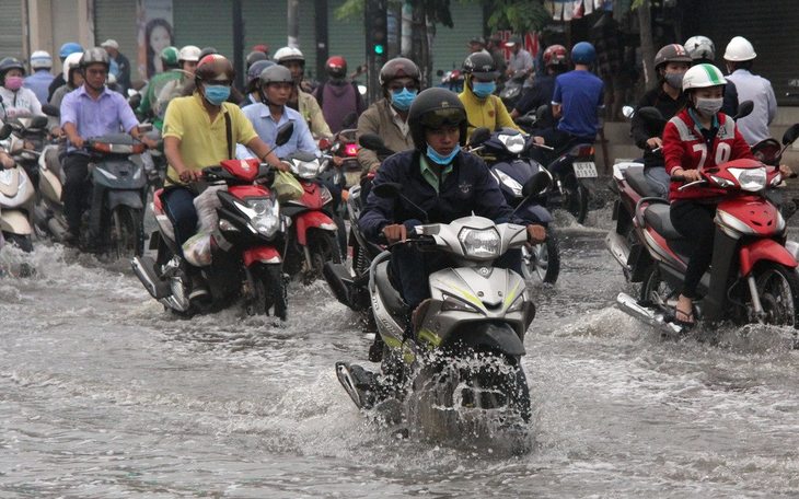 Triều cường đạt đỉnh, TP.HCM có nguy cơ ngập nặng cuối tuần