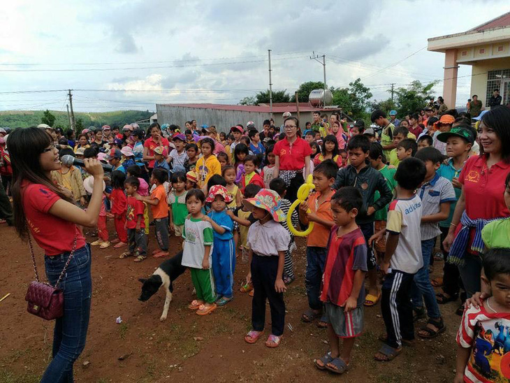 Mang Trung Thu đến với những em nhỏ thiệt thòi - Ảnh 7.